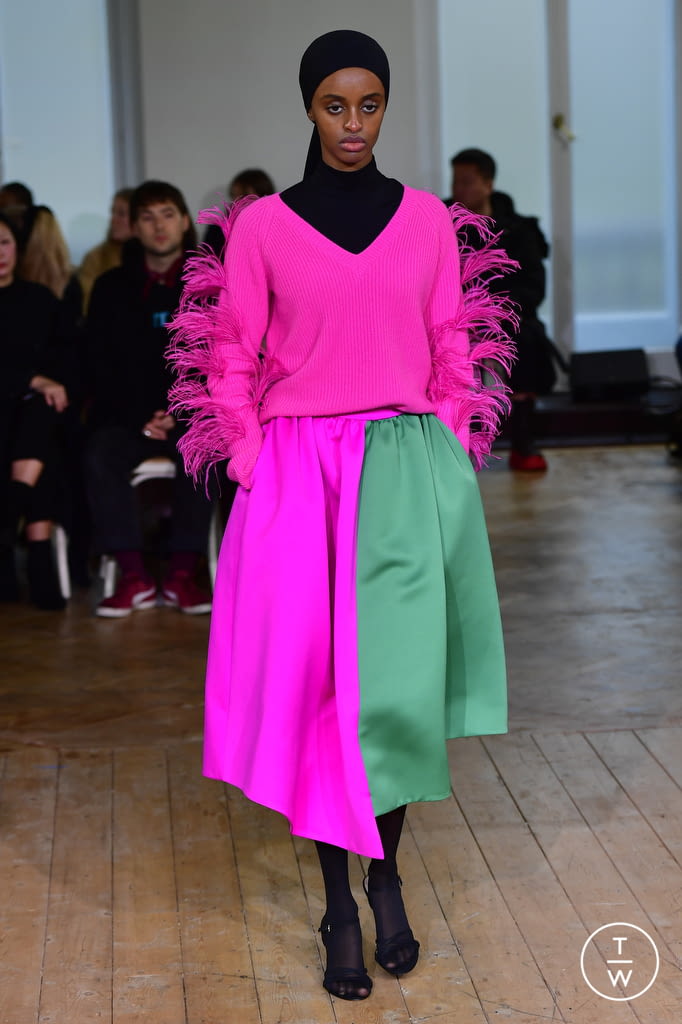 Fashion Week London Fall/Winter 2022 look 6 from the Huishan Zhang collection womenswear