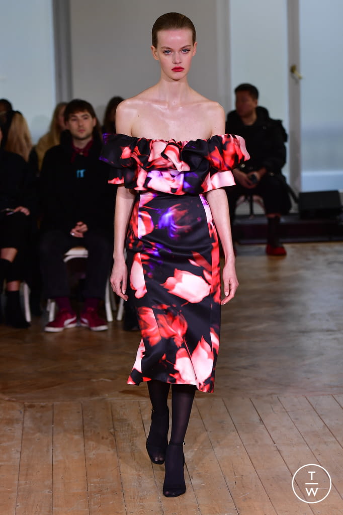 Fashion Week London Fall/Winter 2022 look 7 de la collection Huishan Zhang womenswear