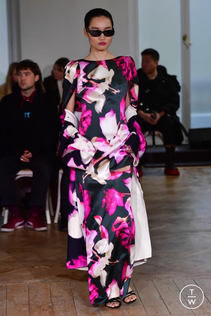 Fashion Week London Fall/Winter 2022 look 8 from the Huishan Zhang collection 女装
