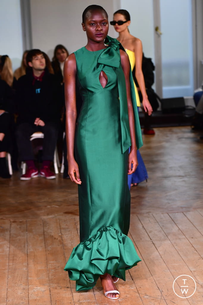 Fashion Week London Fall/Winter 2022 look 12 from the Huishan Zhang collection womenswear