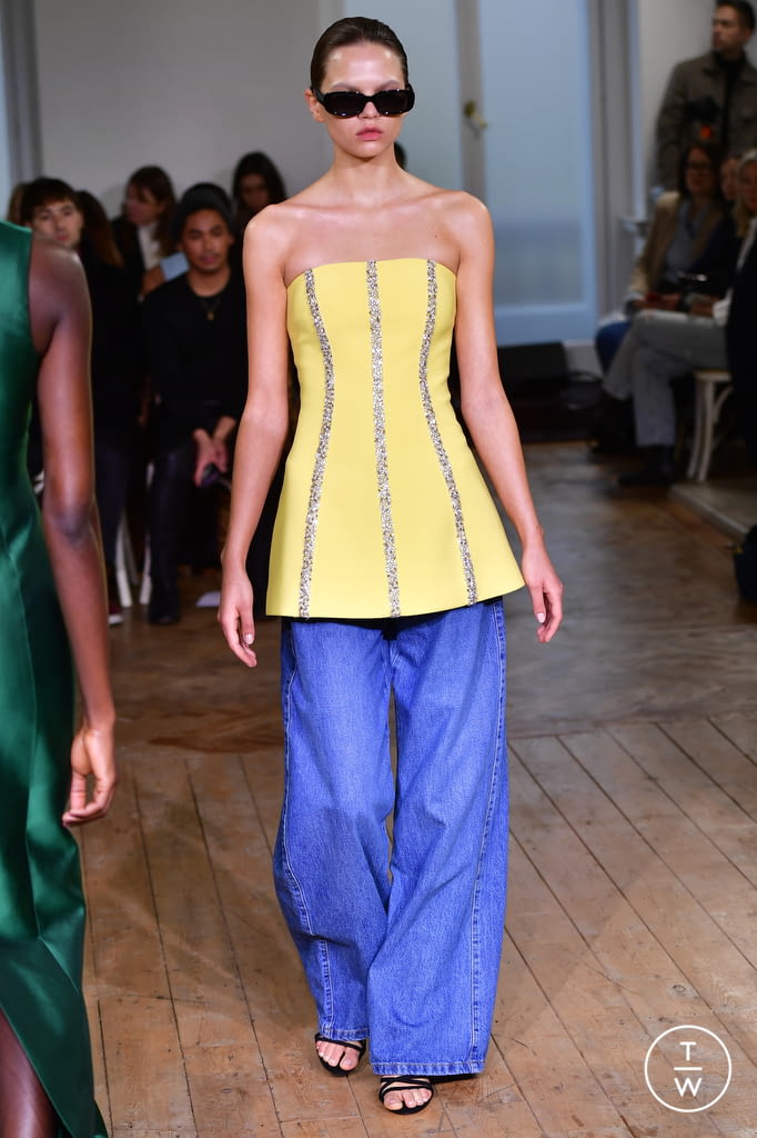 Fashion Week London Fall/Winter 2022 look 13 from the Huishan Zhang collection womenswear