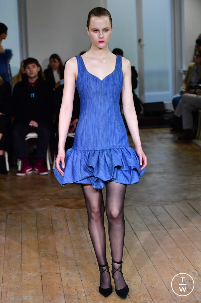 Fashion Week London Fall/Winter 2022 look 14 from the Huishan Zhang collection 女装