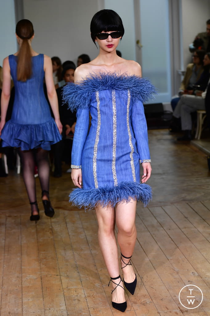 Fashion Week London Fall/Winter 2022 look 15 from the Huishan Zhang collection 女装