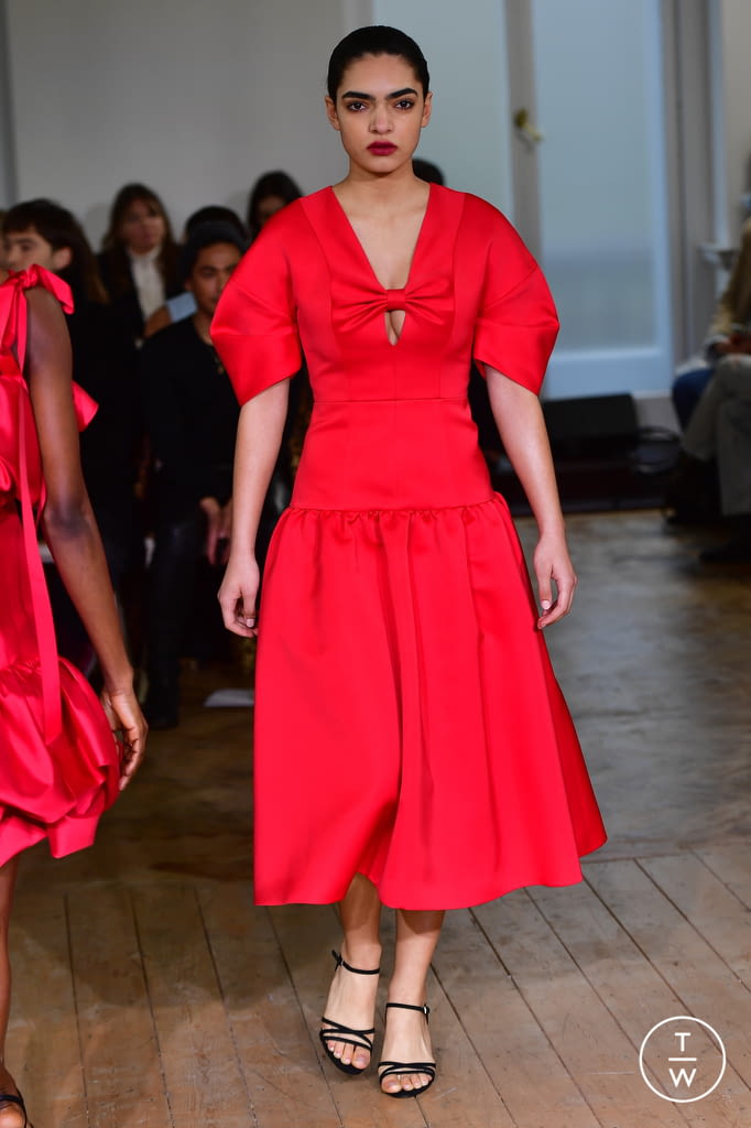 Fashion Week London Fall/Winter 2022 look 20 from the Huishan Zhang collection womenswear