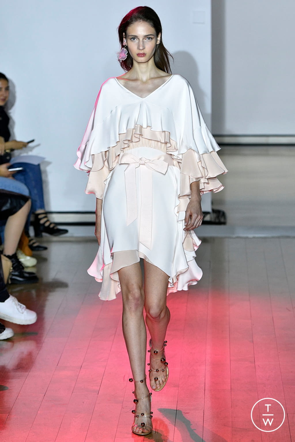 Fashion Week London Spring/Summer 2019 look 35 from the Huishan Zhang collection 女装