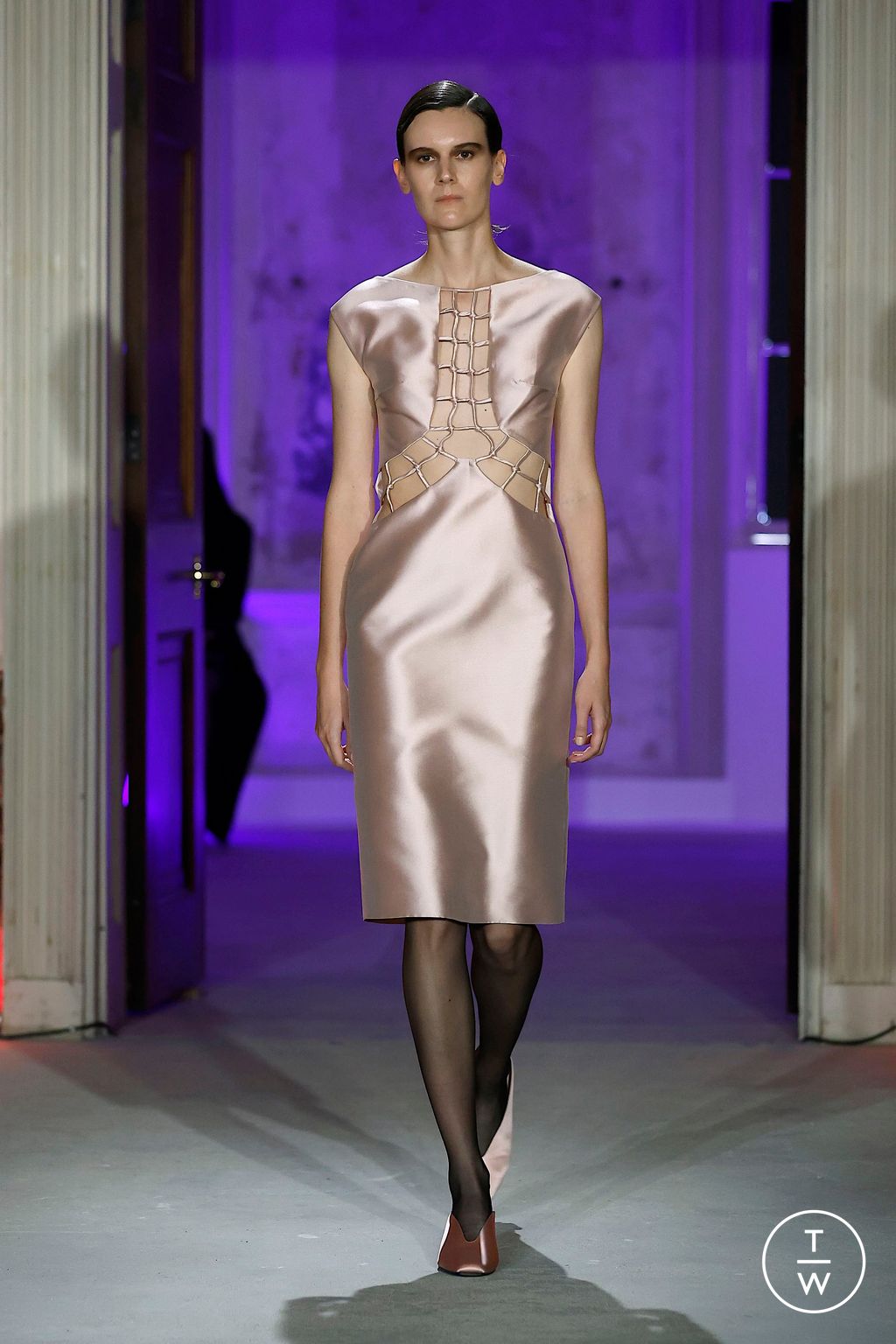 Fashion Week London Spring/Summer 2025 look 32 from the Huishan Zhang collection womenswear