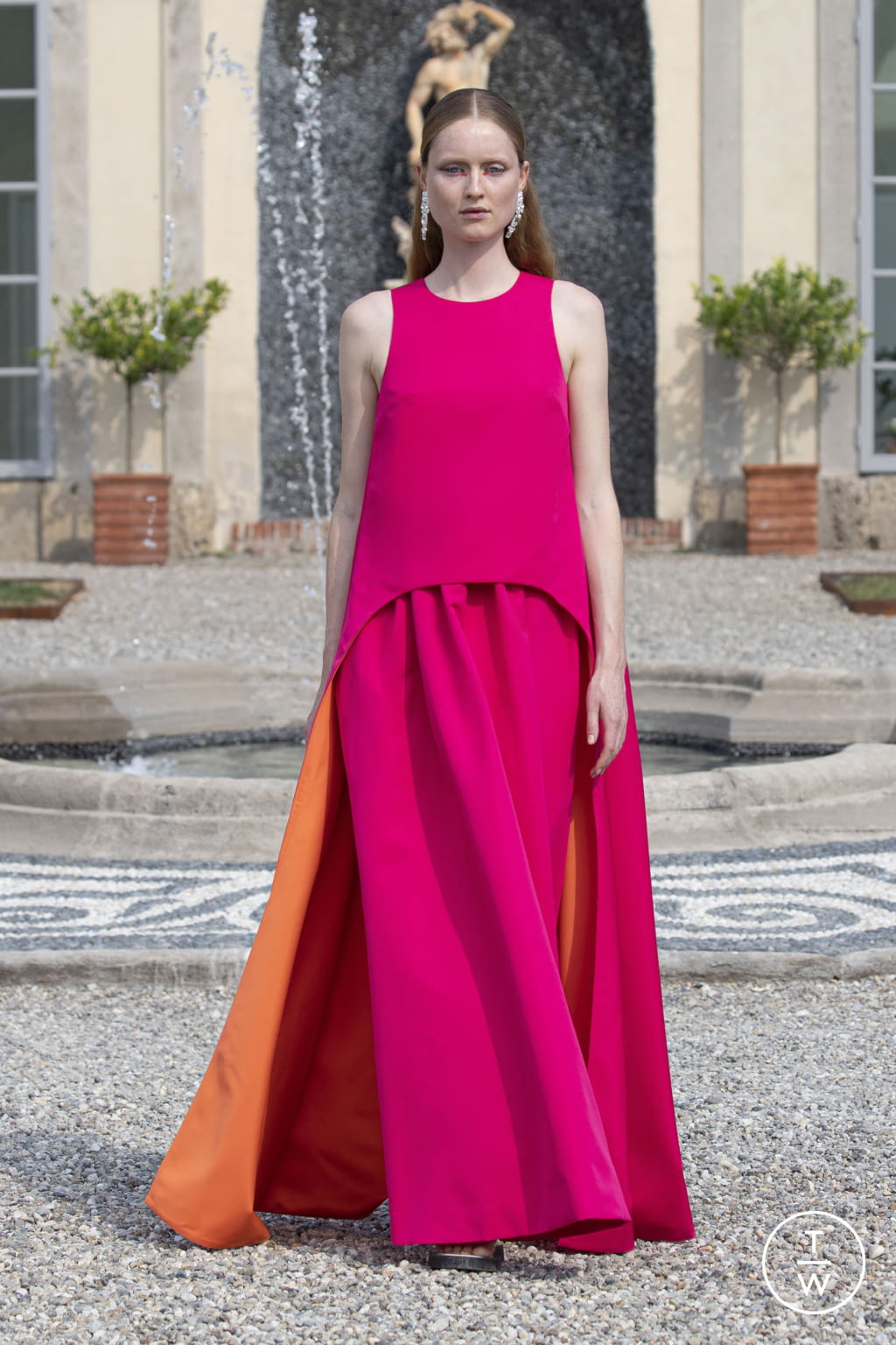 Fashion Week London Spring/Summer 2022 look 2 from the Huishan Zhang collection 女装