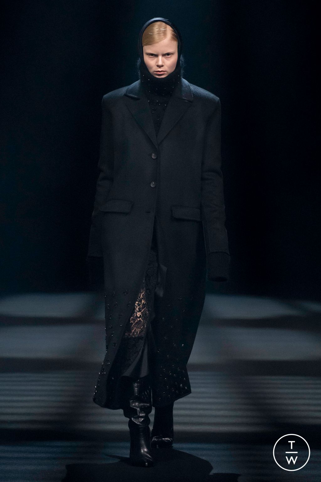 Fashion Week London Fall/Winter 2023 look 1 from the Huishan Zhang collection 女装