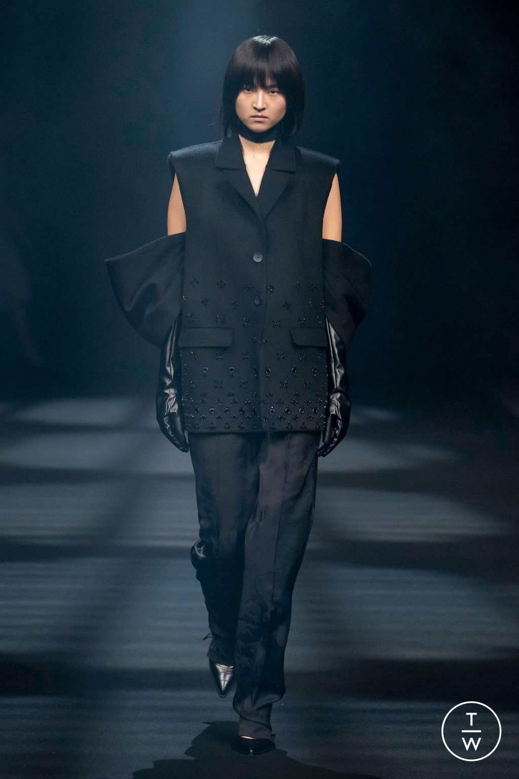 Fashion Week London Fall/Winter 2023 look 2 de la collection Huishan Zhang womenswear