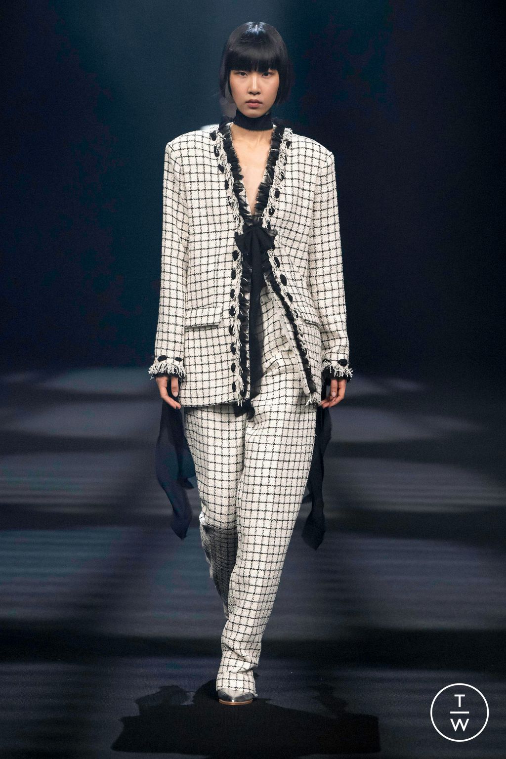 Fashion Week London Fall/Winter 2023 look 6 from the Huishan Zhang collection 女装