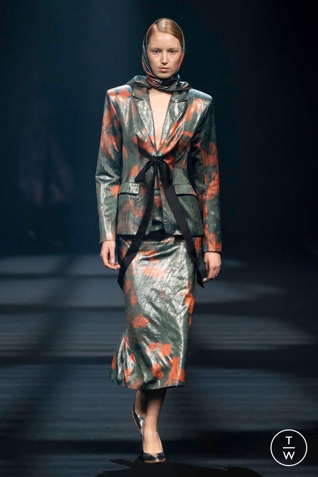 Fashion Week London Fall/Winter 2023 look 10 from the Huishan Zhang collection womenswear