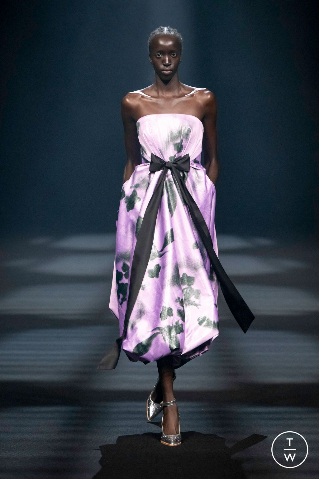 Fashion Week London Fall/Winter 2023 look 11 de la collection Huishan Zhang womenswear