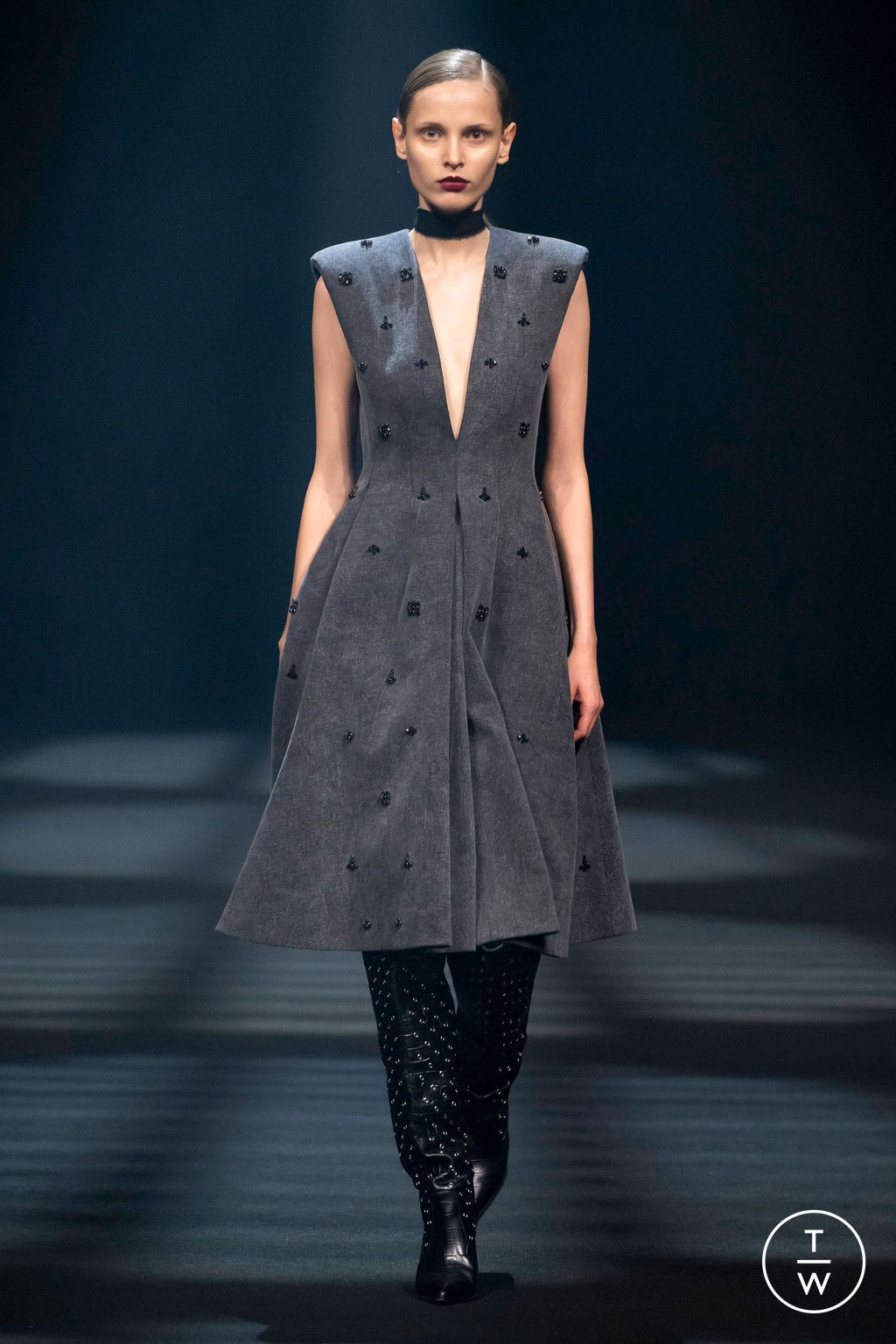 Fashion Week London Fall/Winter 2023 look 13 from the Huishan Zhang collection 女装