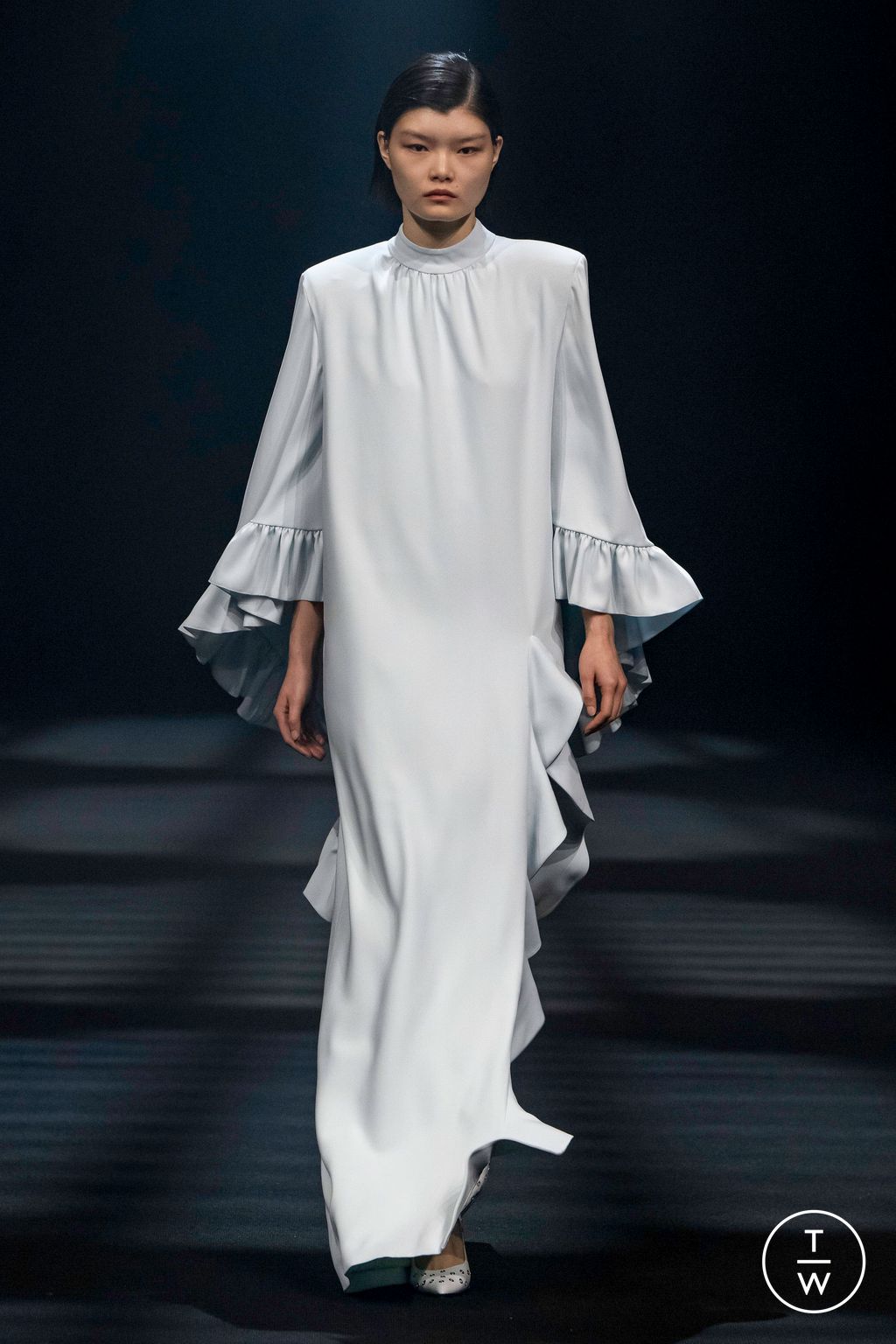Fashion Week London Fall/Winter 2023 look 15 from the Huishan Zhang collection 女装
