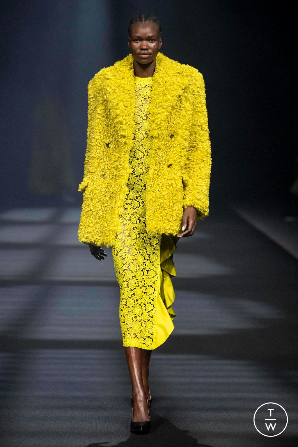 Fashion Week London Fall/Winter 2023 look 17 de la collection Huishan Zhang womenswear