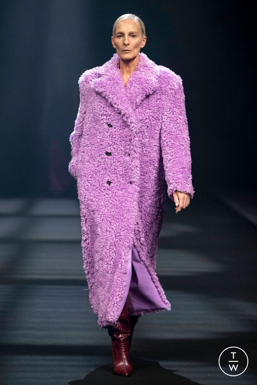 Fashion Week London Fall/Winter 2023 look 20 from the Huishan Zhang collection 女装