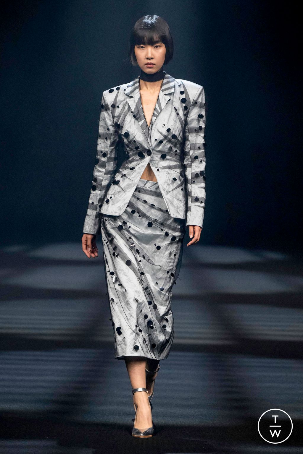 Fashion Week London Fall/Winter 2023 look 23 de la collection Huishan Zhang womenswear