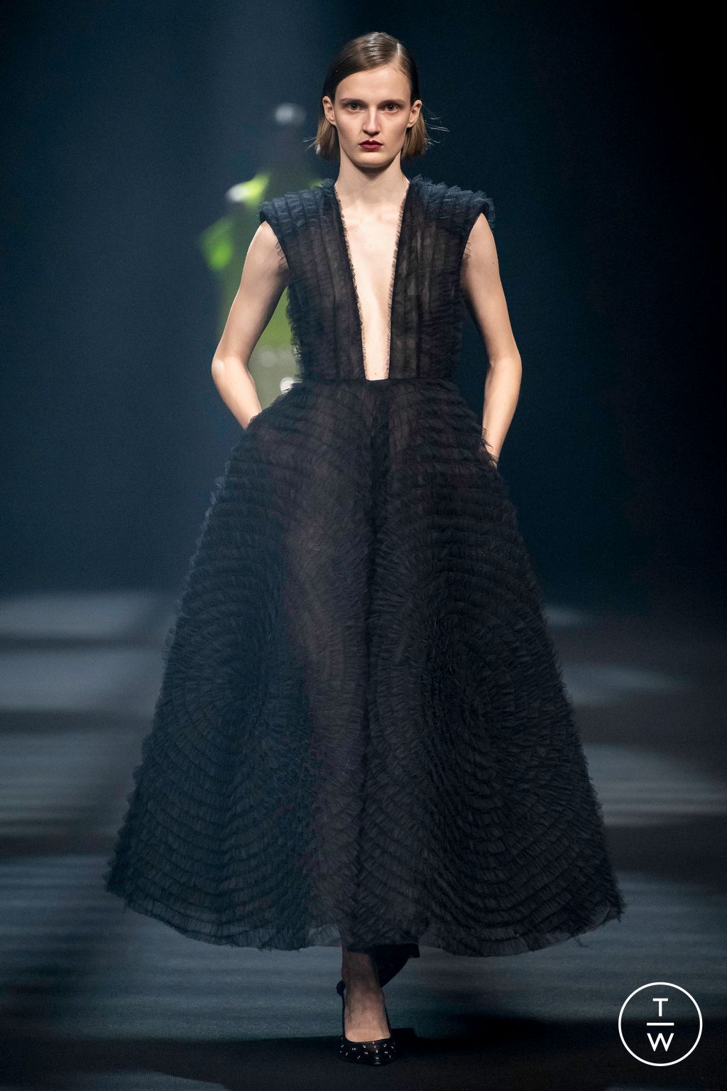 Fashion Week London Fall/Winter 2023 look 25 from the Huishan Zhang collection womenswear