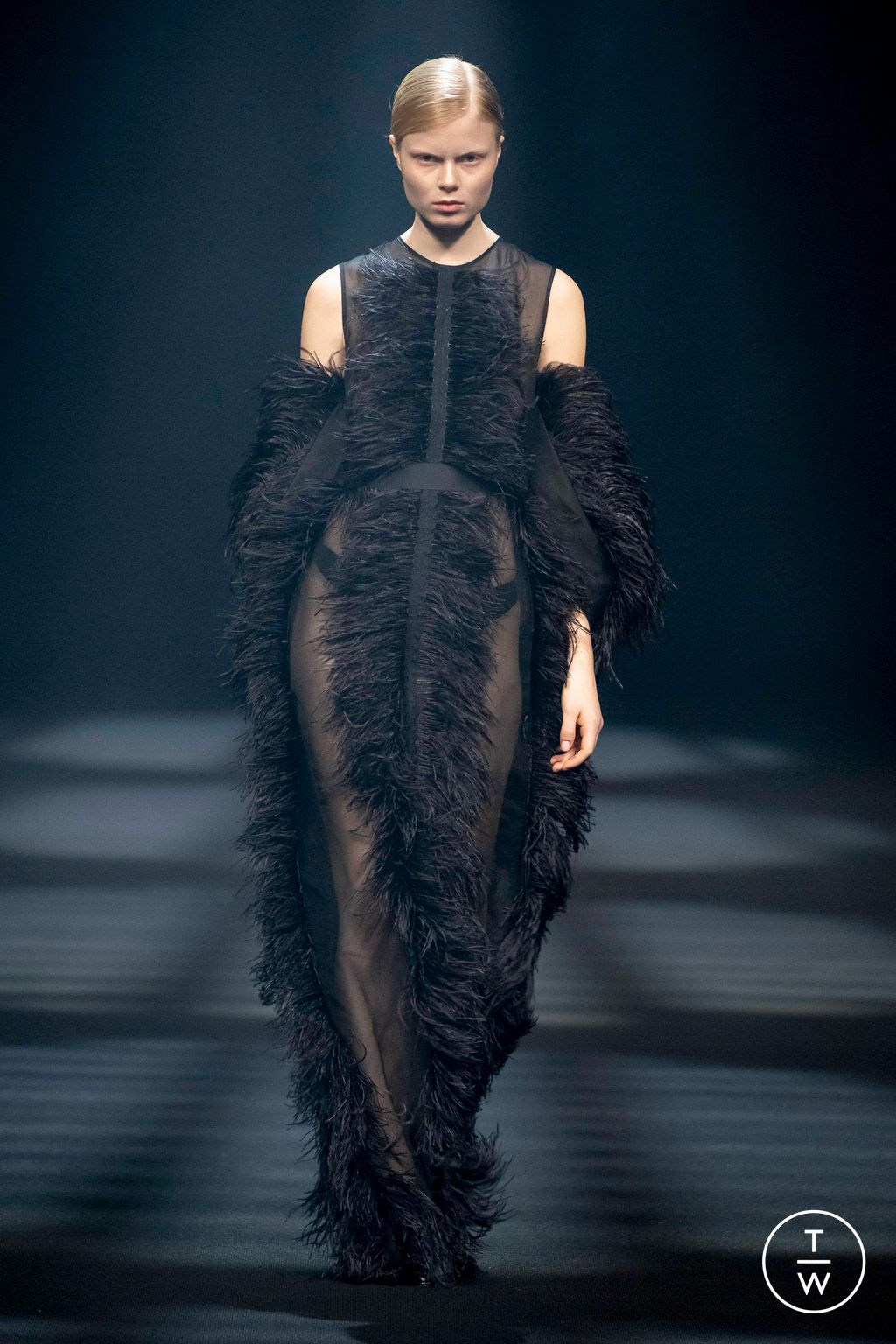 Fashion Week London Fall/Winter 2023 look 27 from the Huishan Zhang collection womenswear
