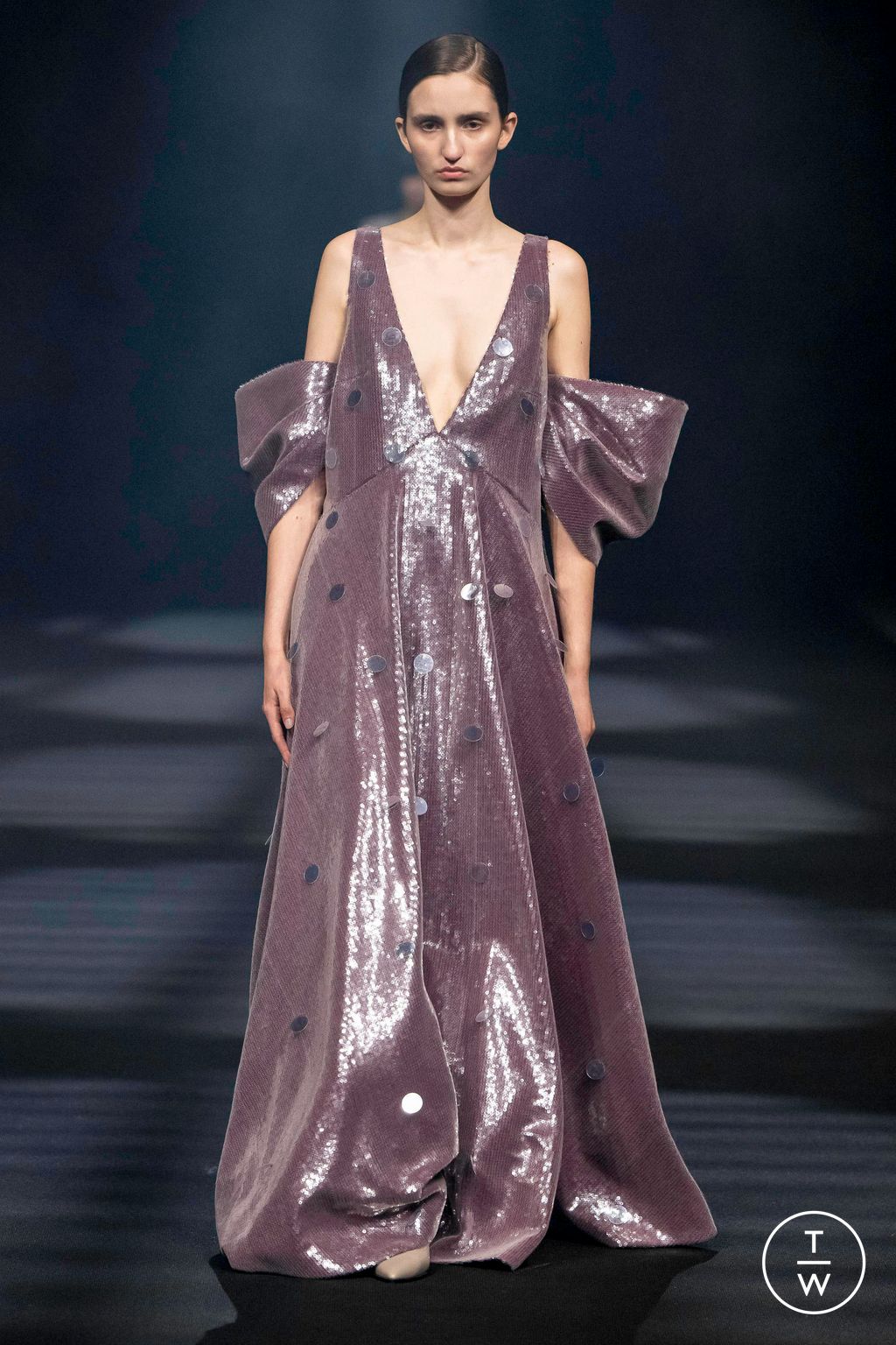 Fashion Week London Fall/Winter 2023 look 30 from the Huishan Zhang collection womenswear