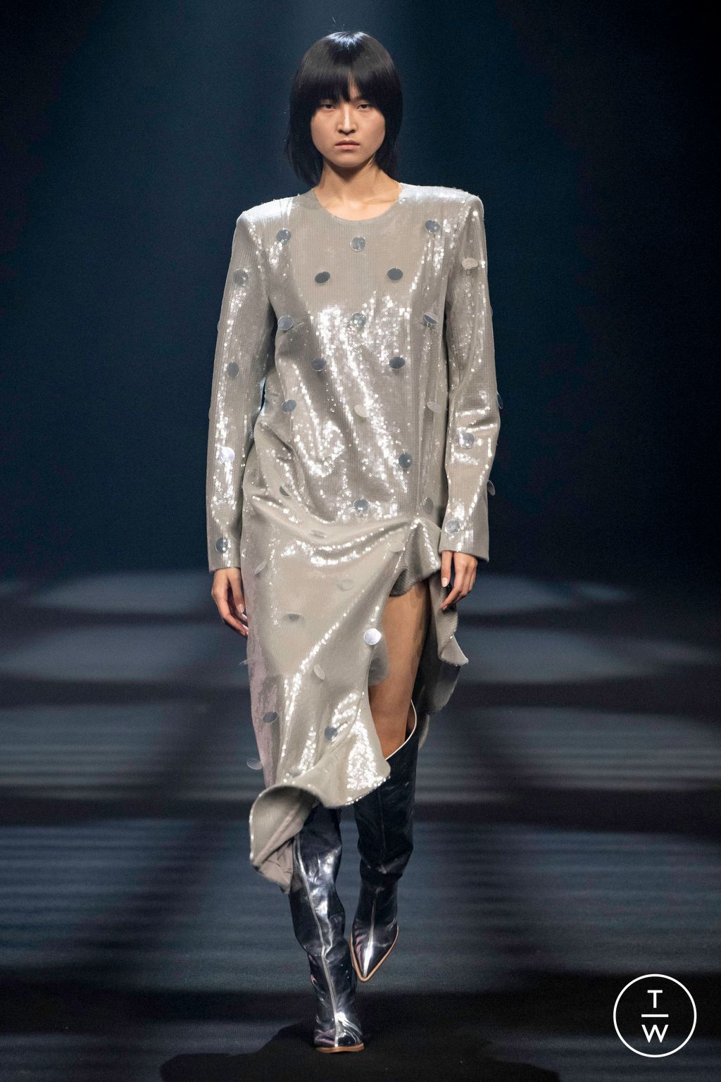 Fashion Week London Fall/Winter 2023 look 29 from the Huishan Zhang collection 女装
