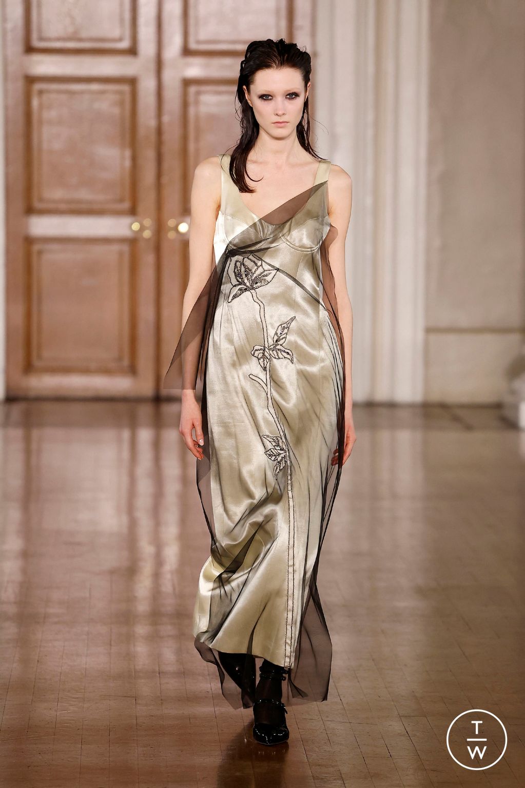 Fashion Week London Fall/Winter 2024 look 1 from the Huishan Zhang collection womenswear