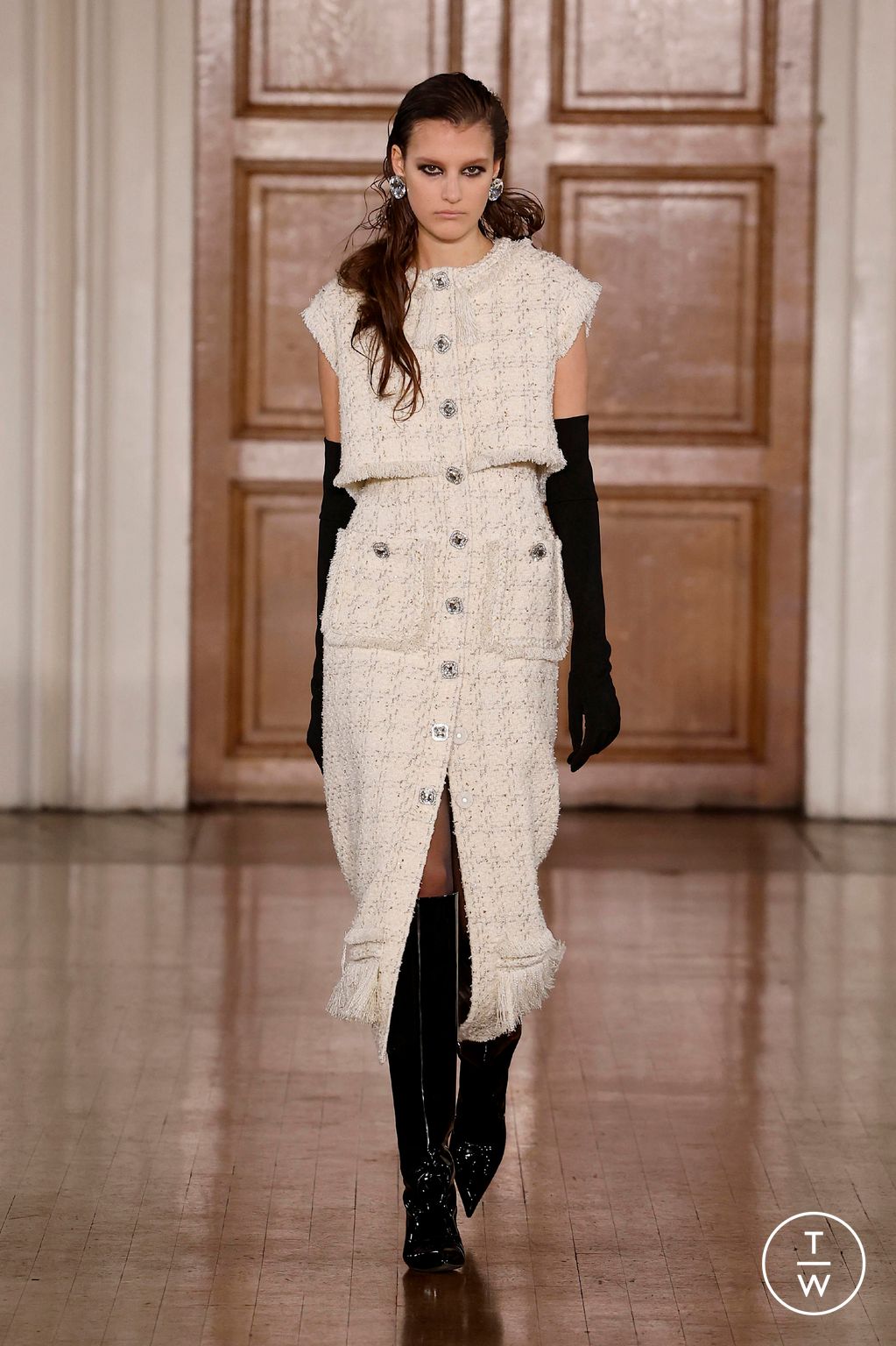 Fashion Week London Fall/Winter 2024 look 7 from the Huishan Zhang collection 女装