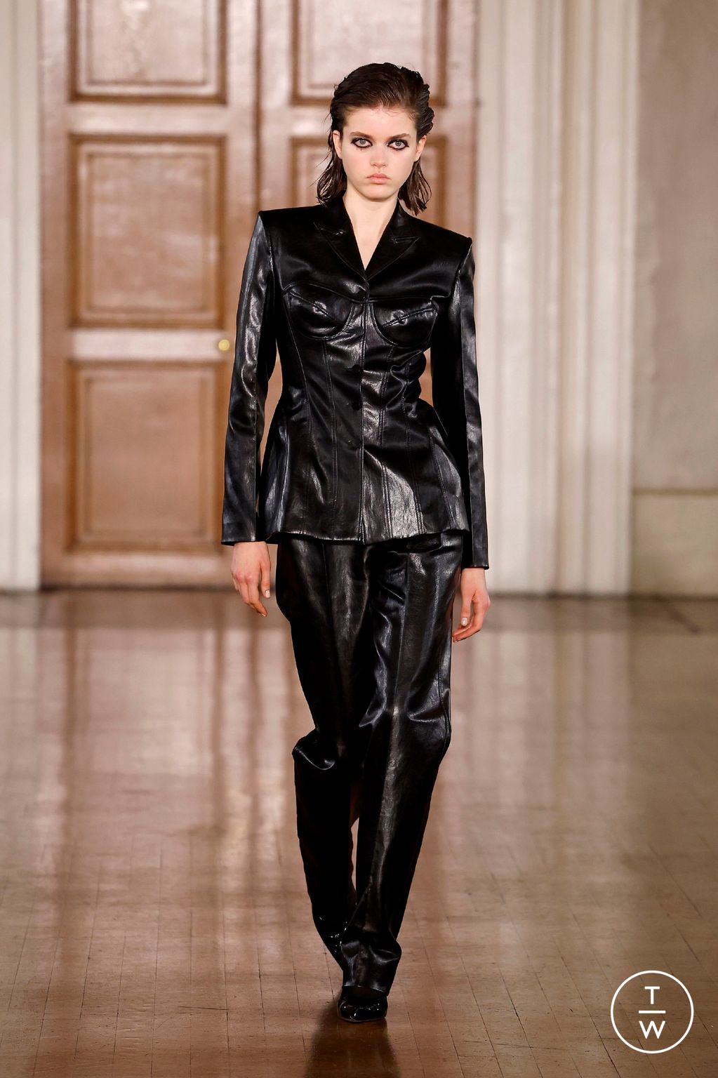 Fashion Week London Fall/Winter 2024 look 12 from the Huishan Zhang collection 女装