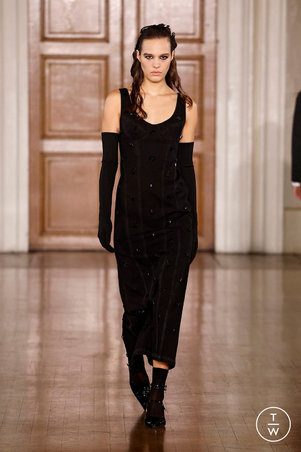 Fashion Week London Fall/Winter 2024 look 13 from the Huishan Zhang collection 女装