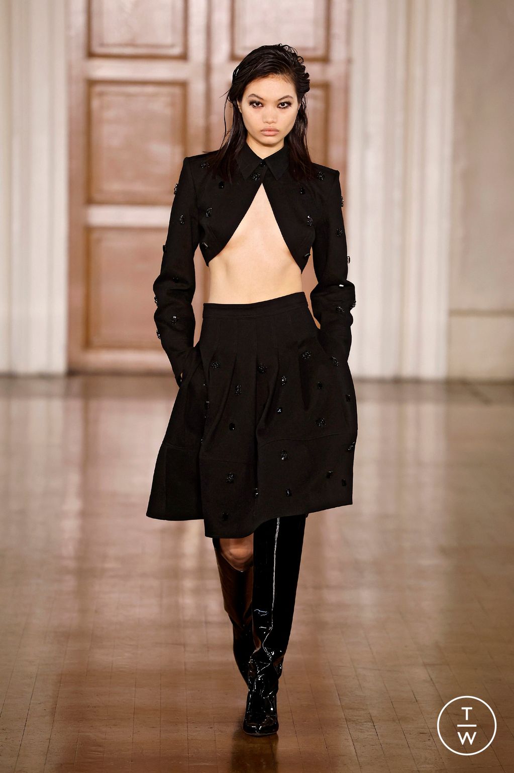 Fashion Week London Fall/Winter 2024 look 14 from the Huishan Zhang collection 女装