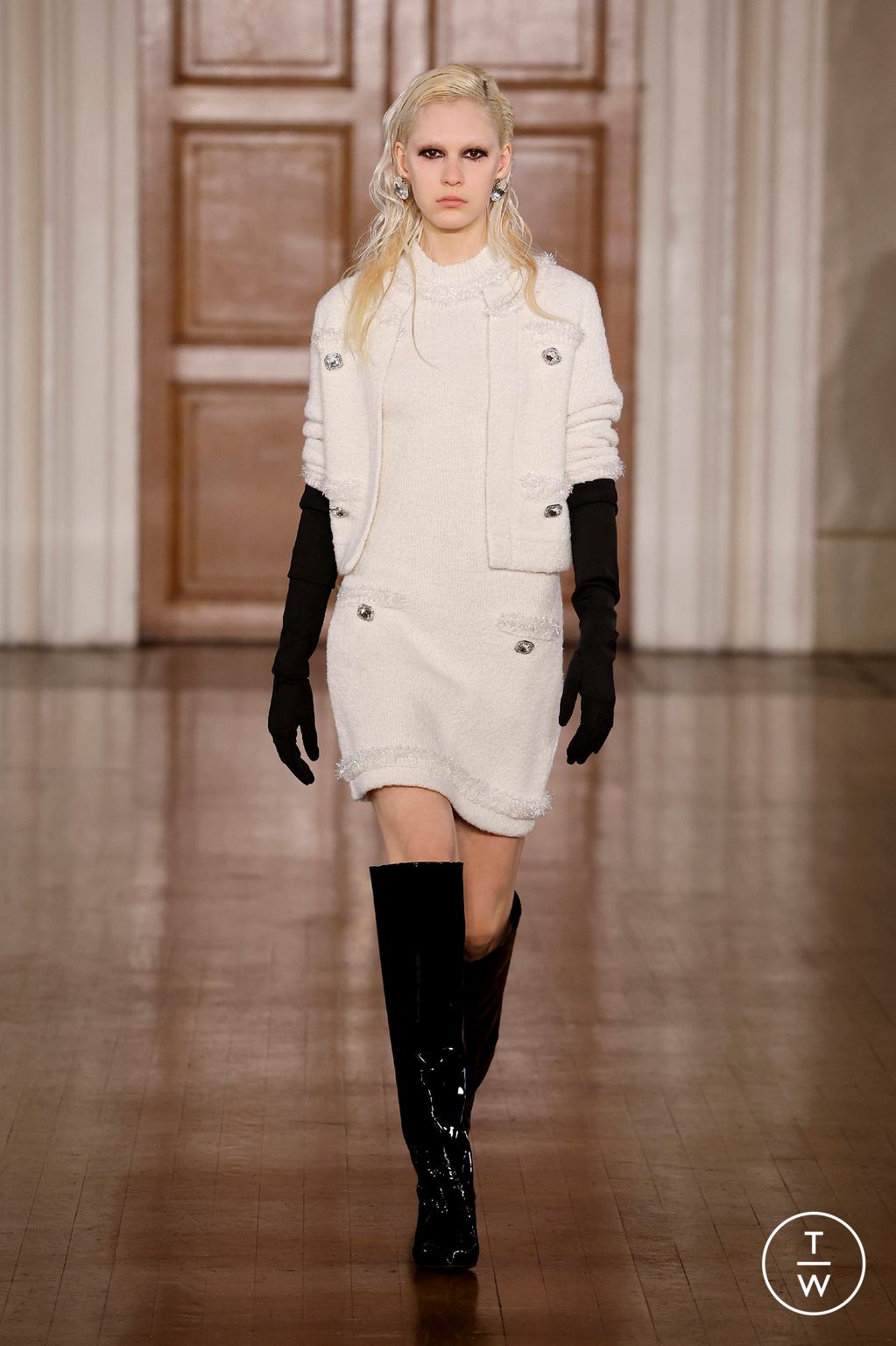 Fashion Week London Fall/Winter 2024 look 18 from the Huishan Zhang collection 女装