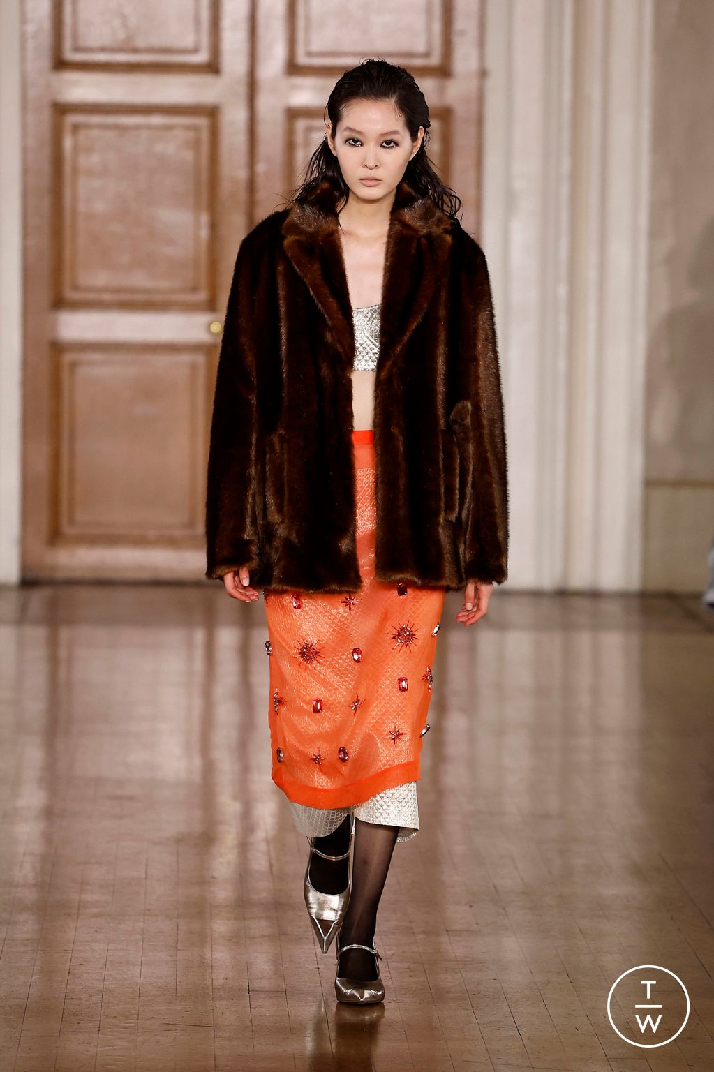 Fashion Week London Fall/Winter 2024 look 21 from the Huishan Zhang collection 女装