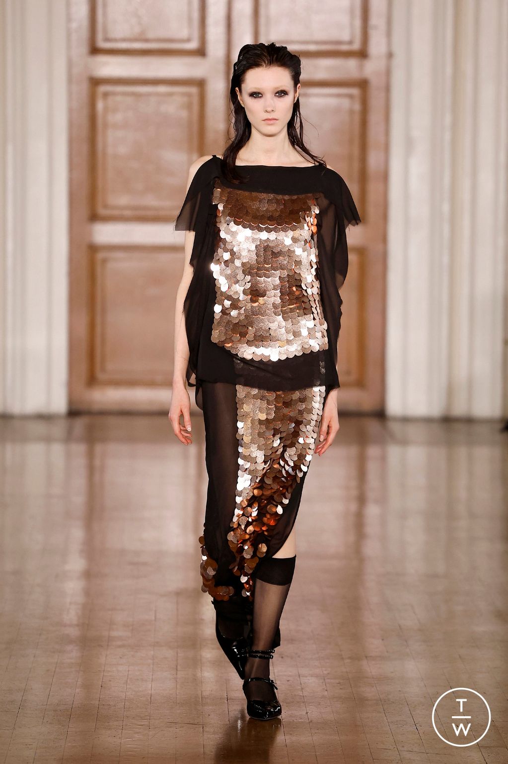 Fashion Week London Fall/Winter 2024 look 28 from the Huishan Zhang collection 女装