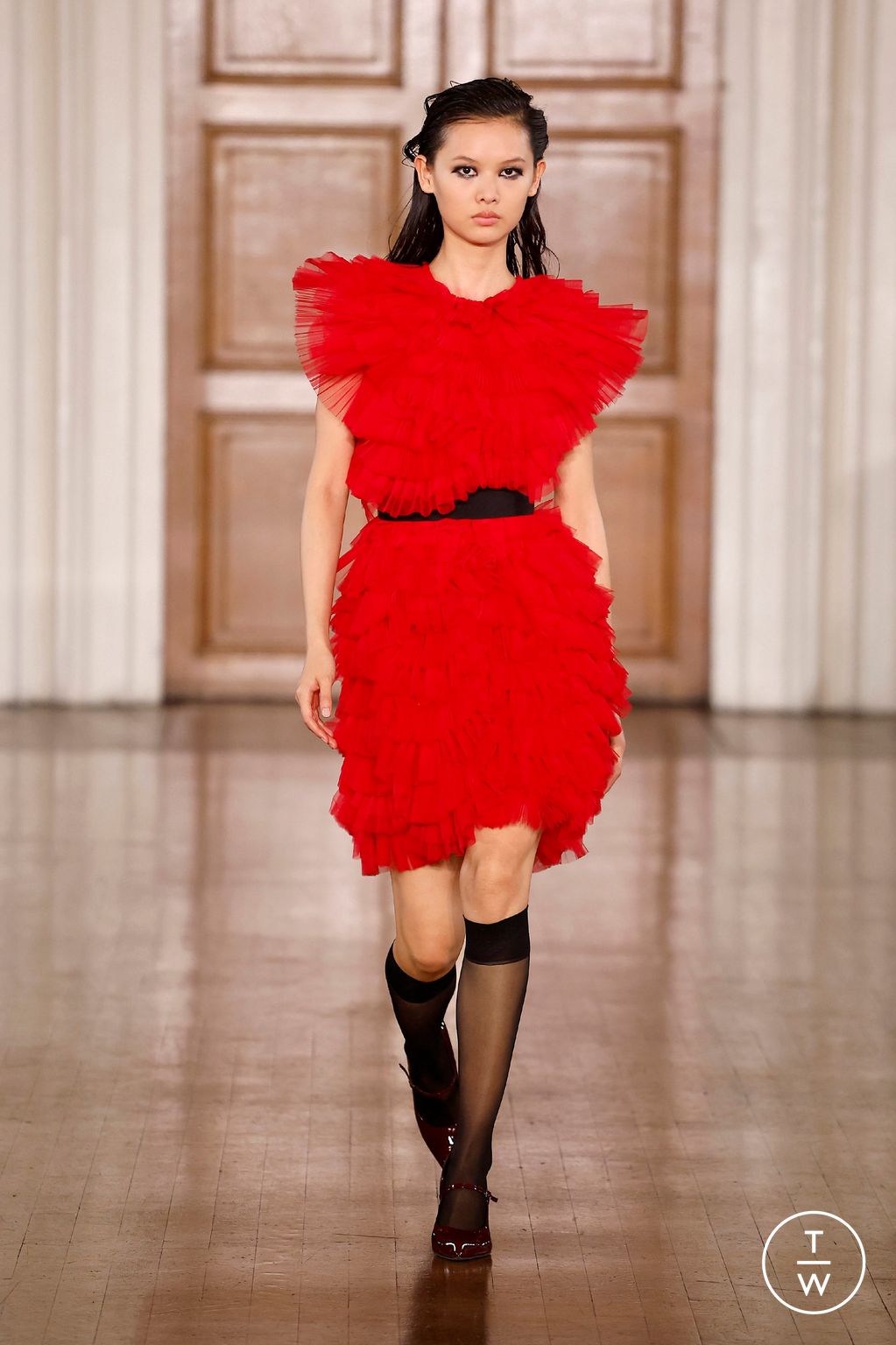 Fashion Week London Fall/Winter 2024 look 29 from the Huishan Zhang collection 女装