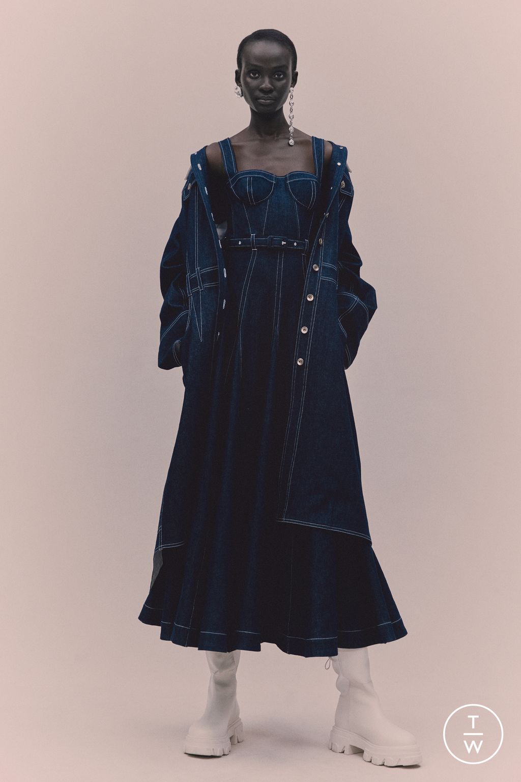 Fashion Week London Pre-Fall 2024 look 4 from the Huishan Zhang collection 女装
