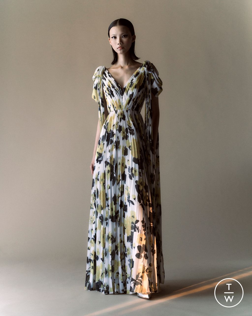 Fashion Week London Resort 2025 look 18 from the Huishan Zhang collection womenswear