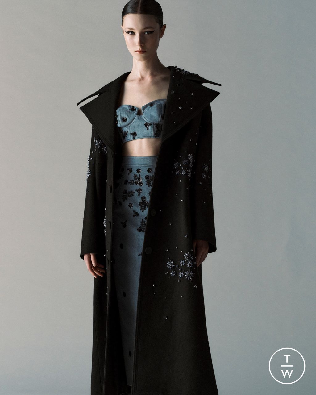 Fashion Week London Resort 2025 look 23 from the Huishan Zhang collection 女装