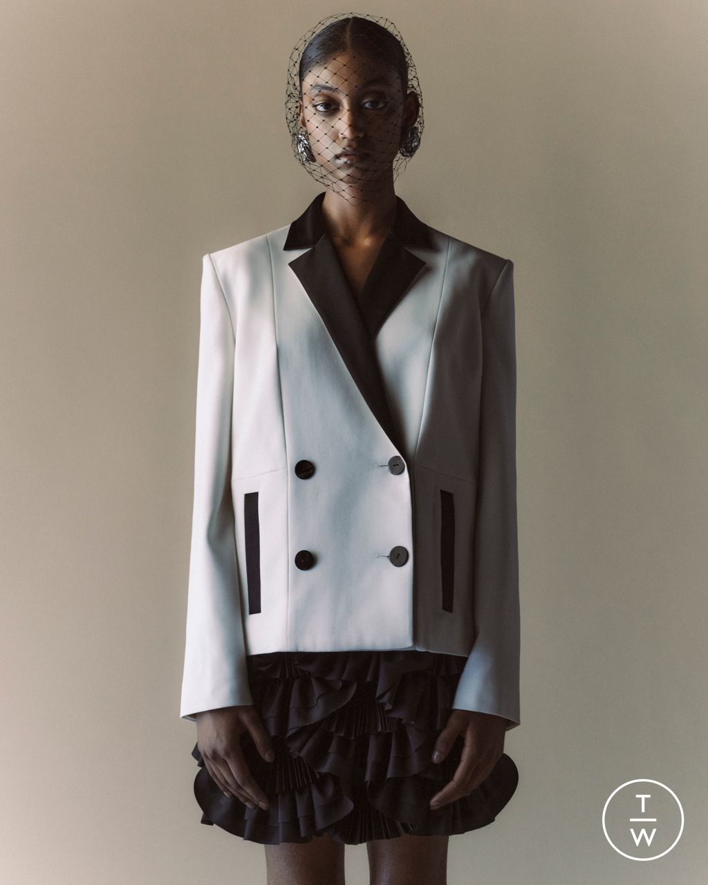 Fashion Week London Resort 2025 look 30 from the Huishan Zhang collection 女装