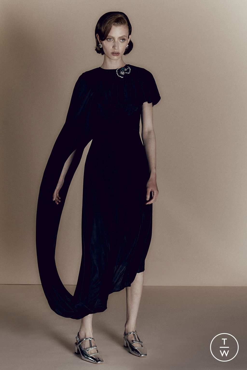 Fashion Week London Resort 2026 look 17 from the Huishan Zhang collection womenswear