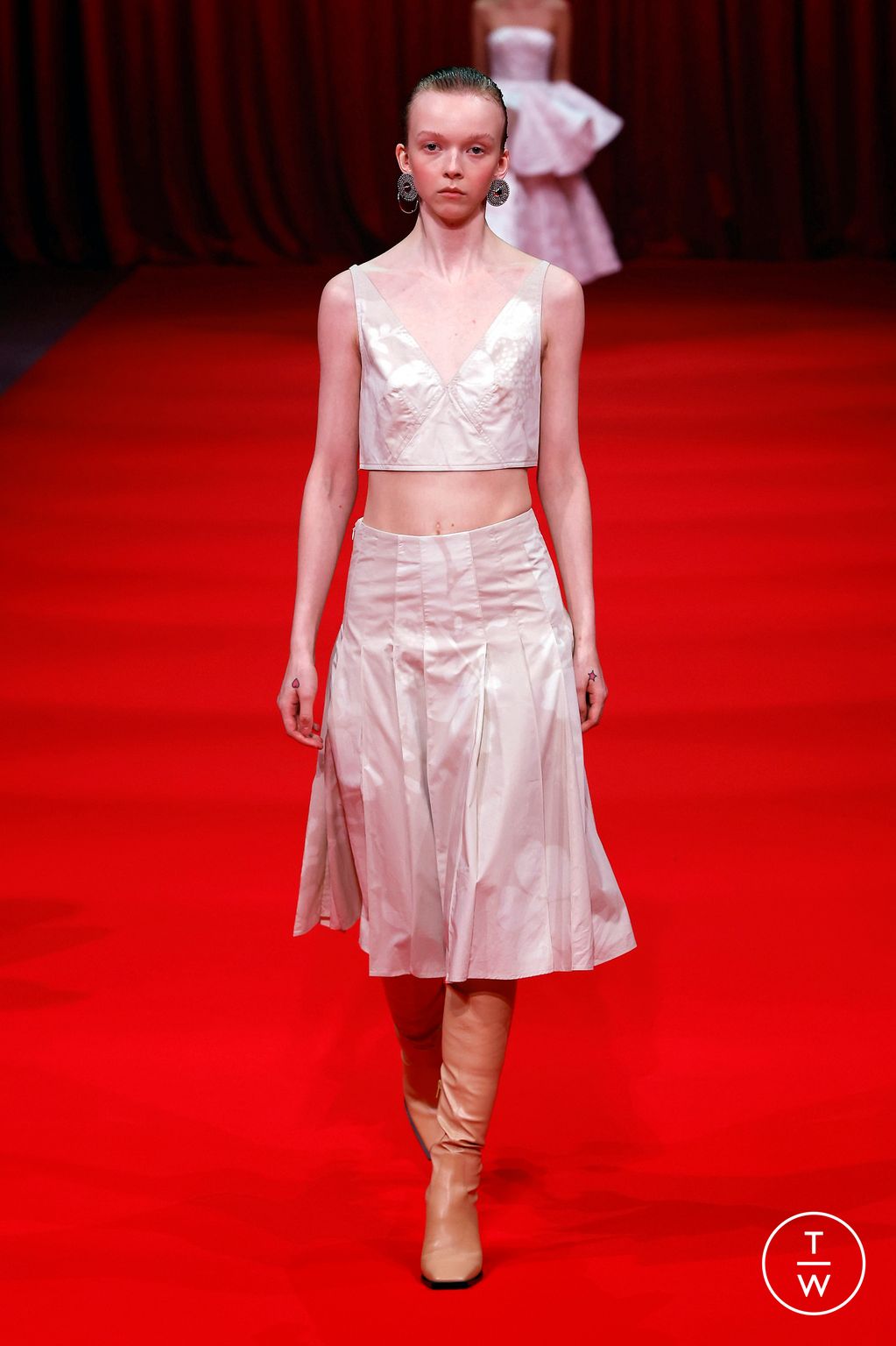 Fashion Week London Spring/Summer 2024 look 11 from the Huishan Zhang collection 女装