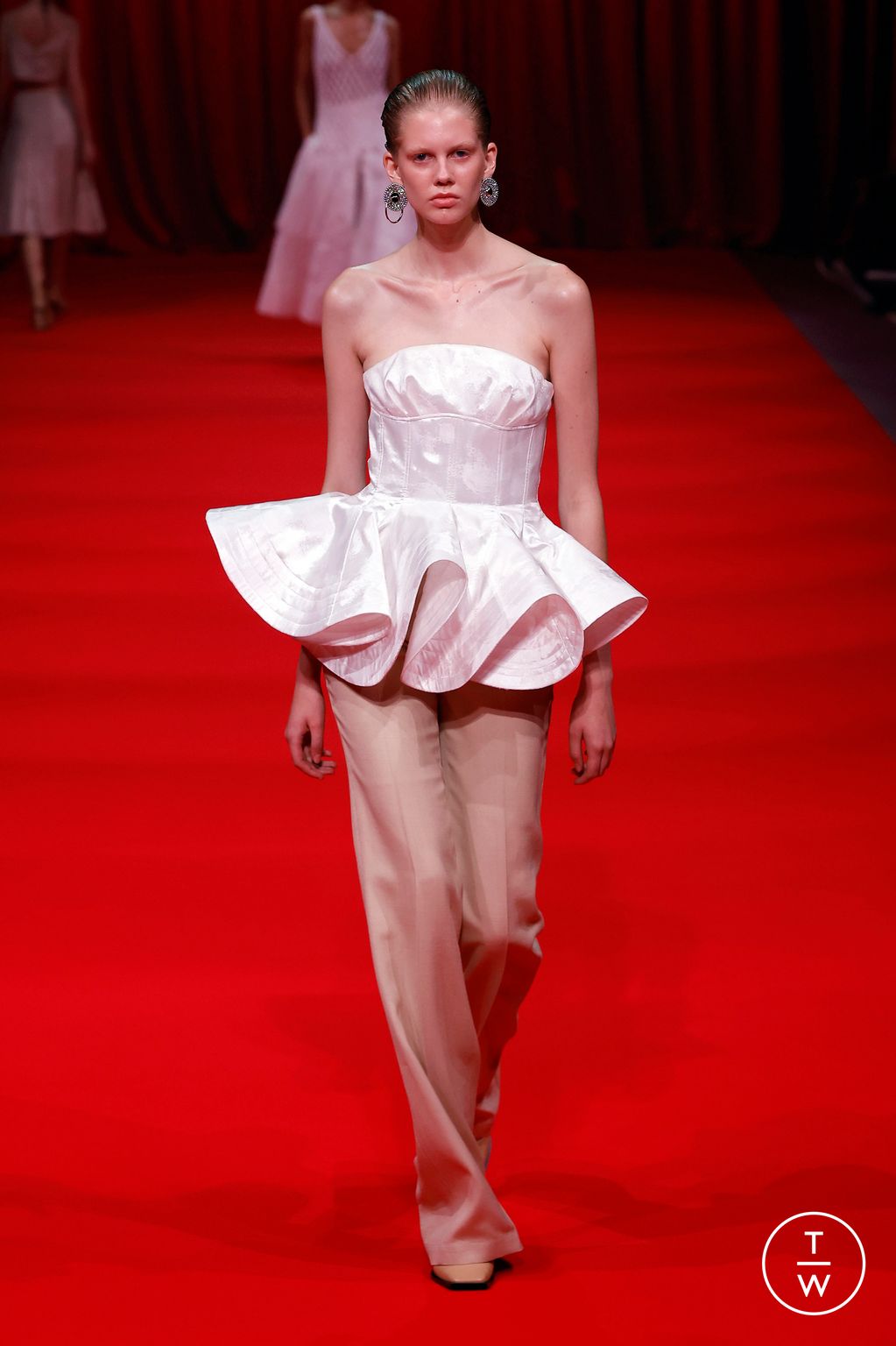 Fashion Week London Spring/Summer 2024 look 13 from the Huishan Zhang collection 女装