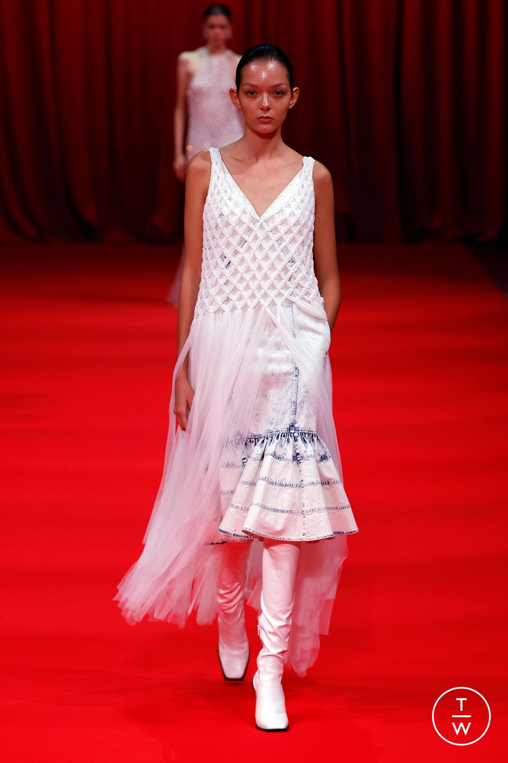Fashion Week London Spring/Summer 2024 look 28 from the Huishan Zhang collection 女装