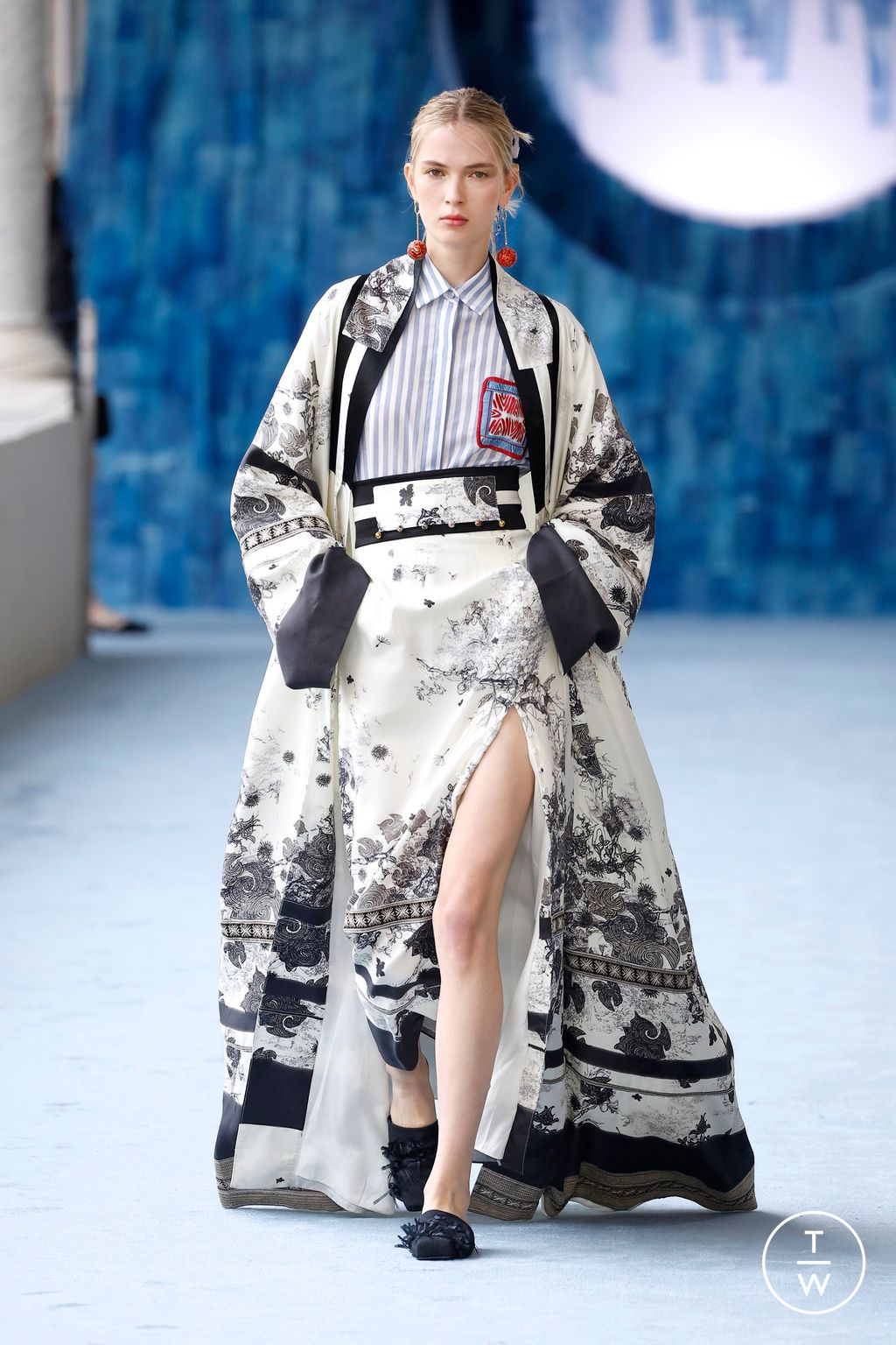 Fashion Week Milan Spring/Summer 2025 look 1 de la collection Hui womenswear