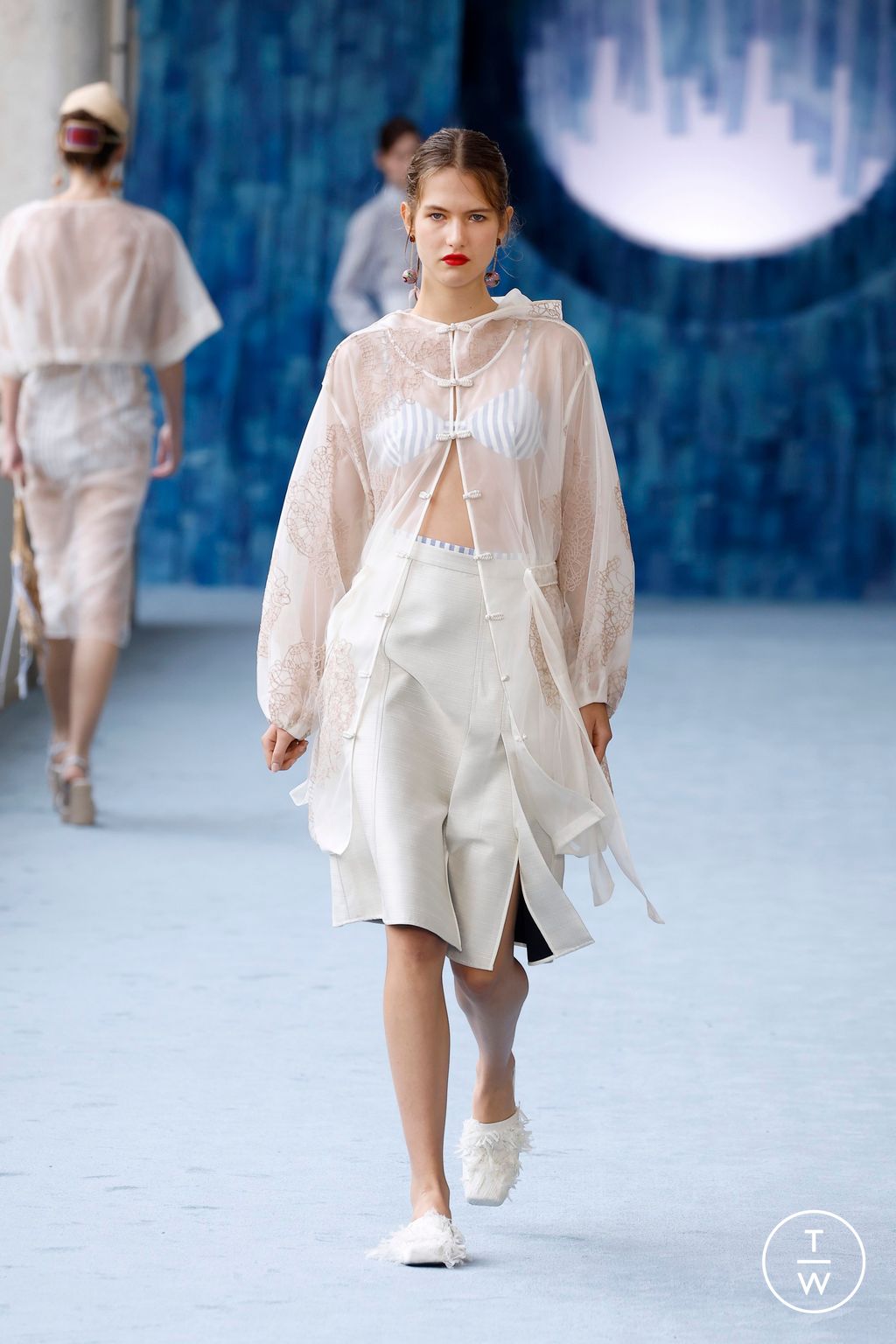 Fashion Week Milan Spring/Summer 2025 look 12 de la collection Hui womenswear