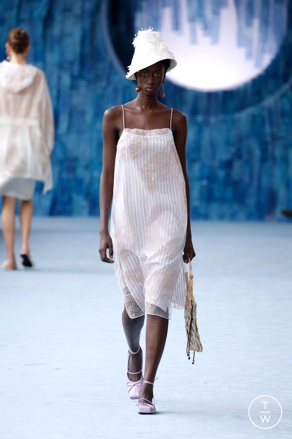 Fashion Week Milan Spring/Summer 2025 look 14 from the Hui collection womenswear