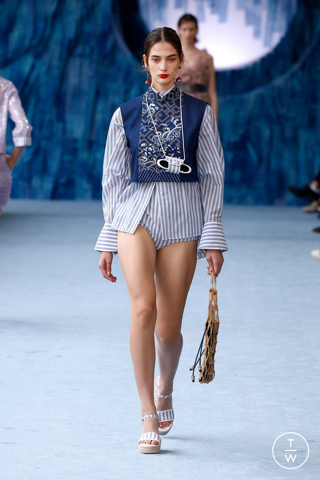 Fashion Week Milan Spring/Summer 2025 look 17 from the Hui collection womenswear