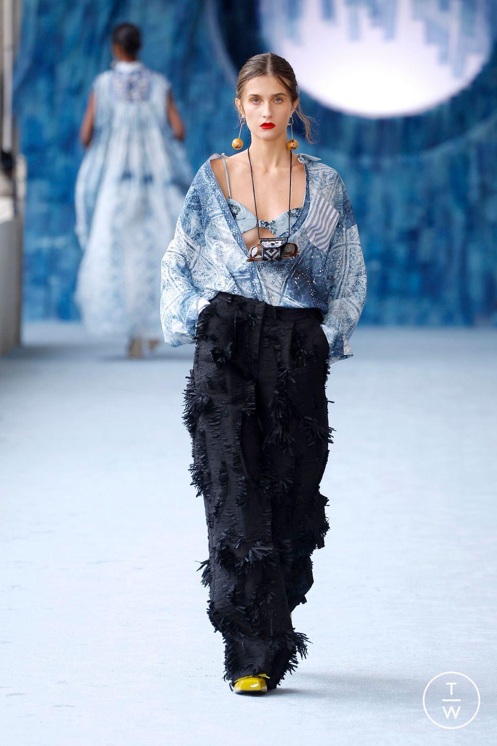 Fashion Week Milan Spring/Summer 2025 look 25 de la collection Hui womenswear
