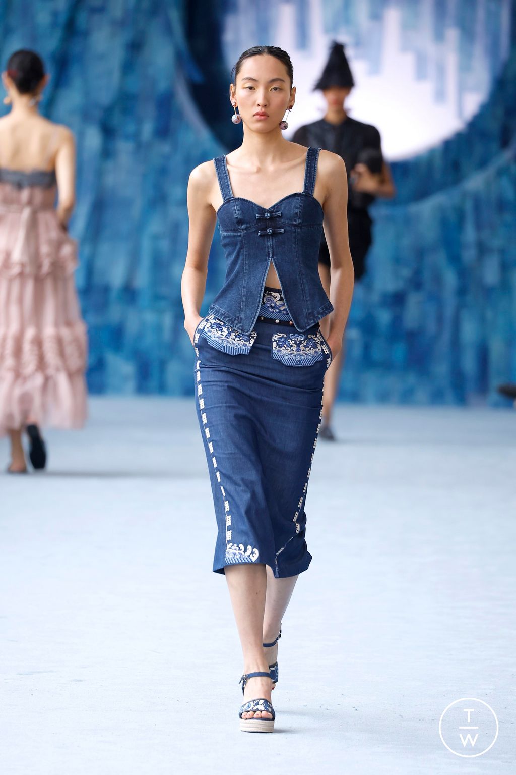 Fashion Week Milan Spring/Summer 2025 look 26 from the Hui collection womenswear