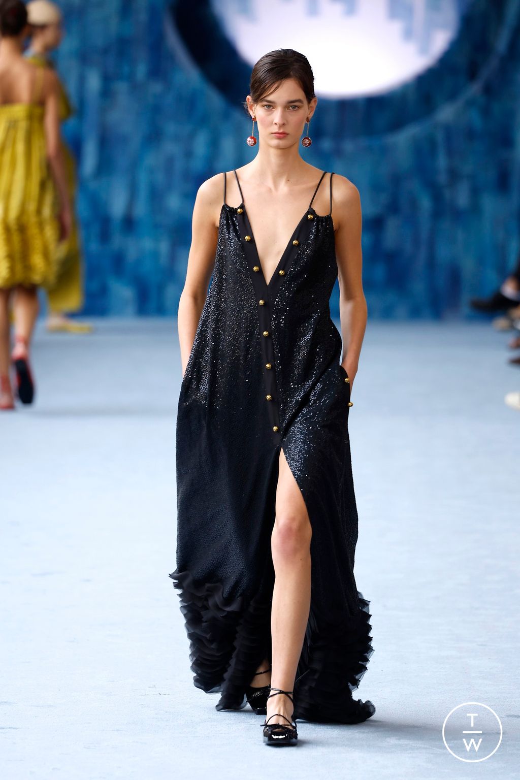 Fashion Week Milan Spring/Summer 2025 look 33 from the Hui collection womenswear