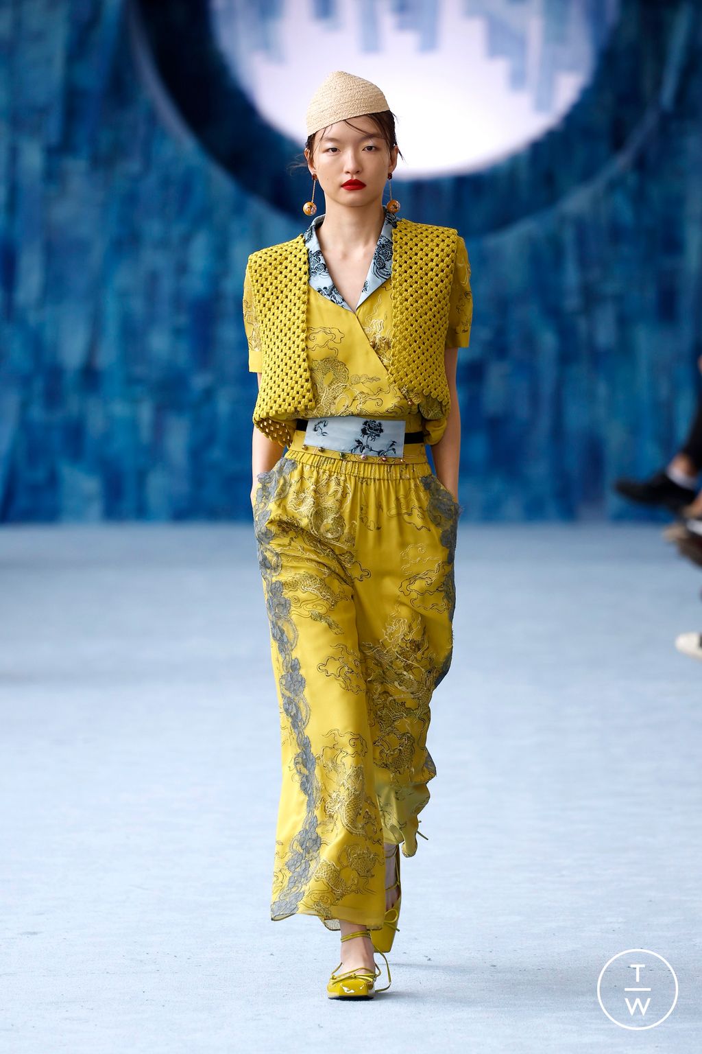 Fashion Week Milan Spring/Summer 2025 look 34 from the Hui collection womenswear
